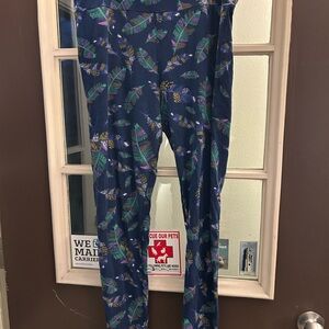 TC LuLaRoe Blue Feather Pattern Leggings